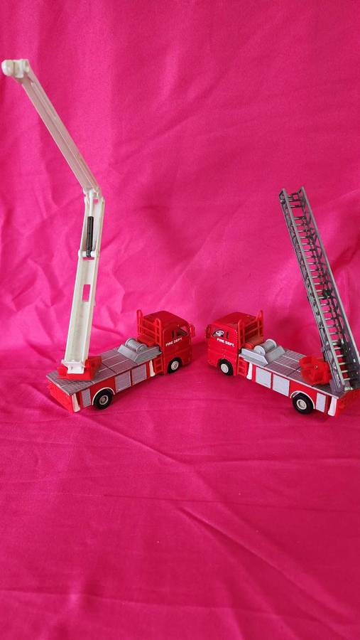 2 x No Name Fire Engines