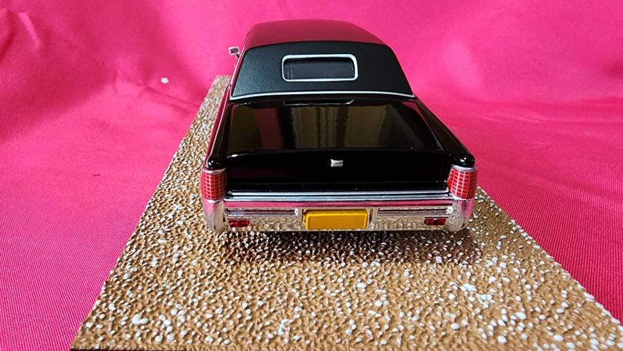 Lincoln Continental Stretched Limo (1:43)  James Bond