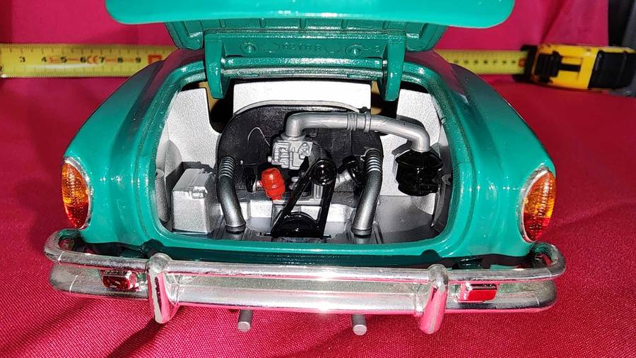 Karmann Ghia ( Road Legends) 1:18