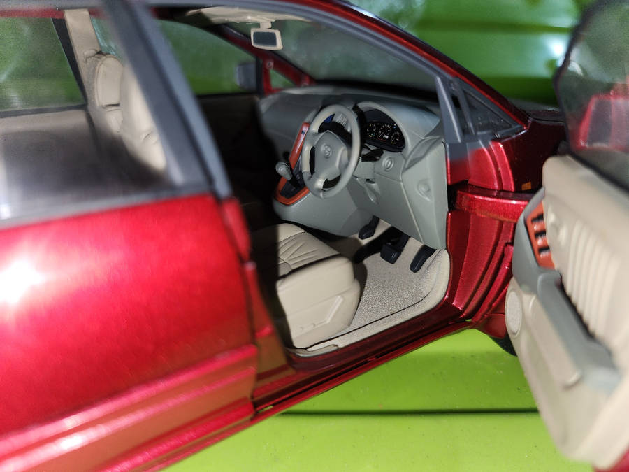 Toyota Harrier (1:18) AutoArt