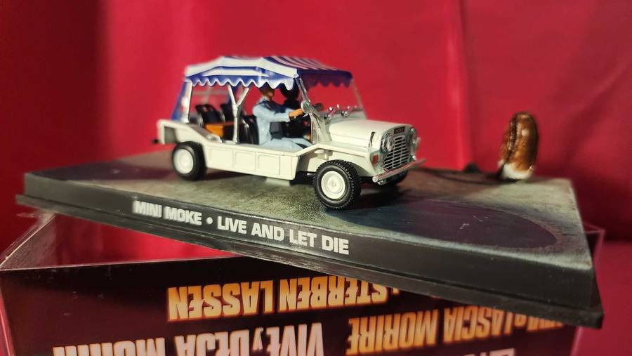 Mini Moke   James Bond