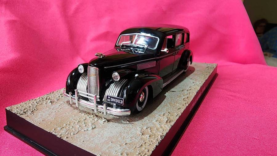 LA Salle Hearse (1:43)  James Bond