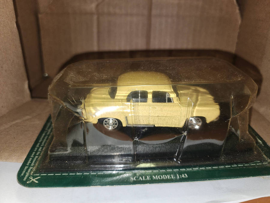 Renault Dauphine  (1:43)