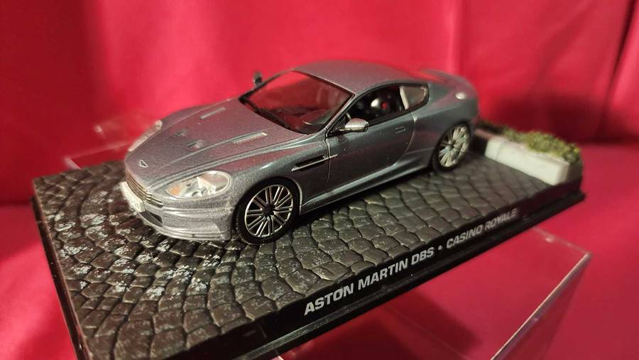 Aston Martin DBS  James Bond