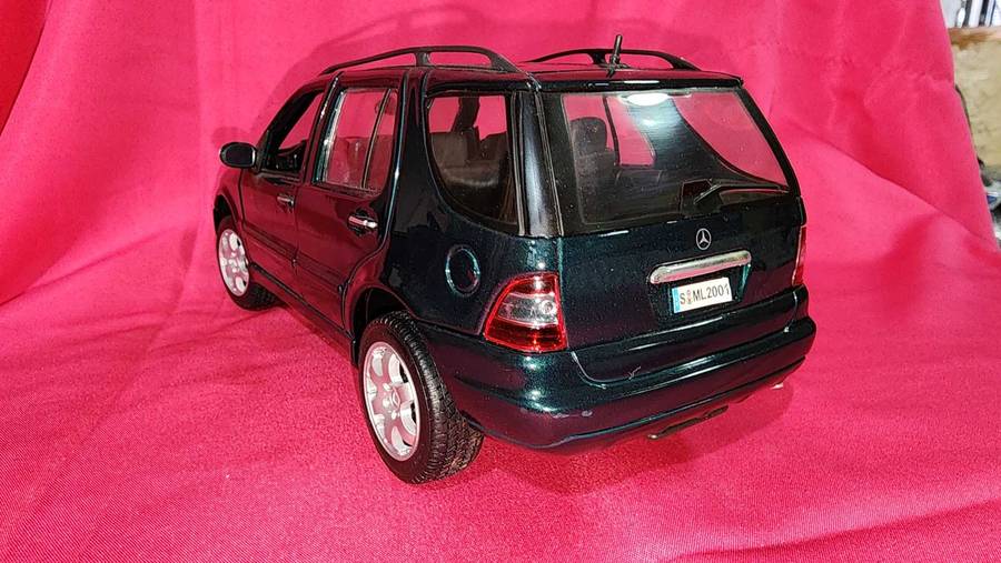 Mercedes ML (1:18)