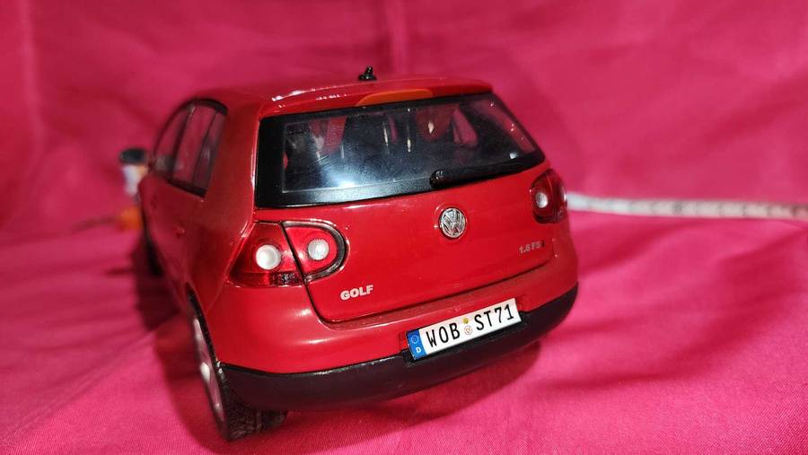VW Golf 5 (1:18) Bburago