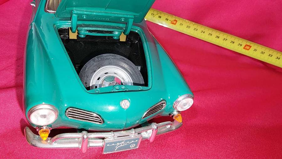 Karmann Ghia ( Road Legends) 1:18