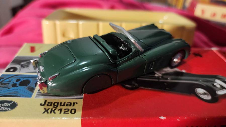 Jaguar XK 120 by Vanguards