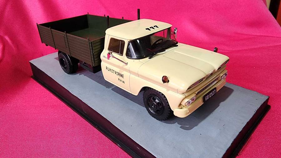 Chev Apaché "1" Tone Truck ? (1:43) James Bond