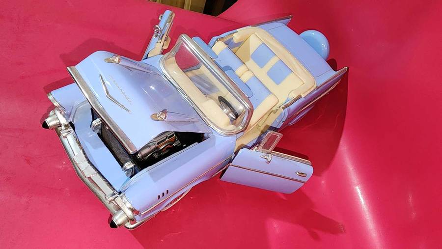57' BelAir Convertible (1:18) by Road Signature