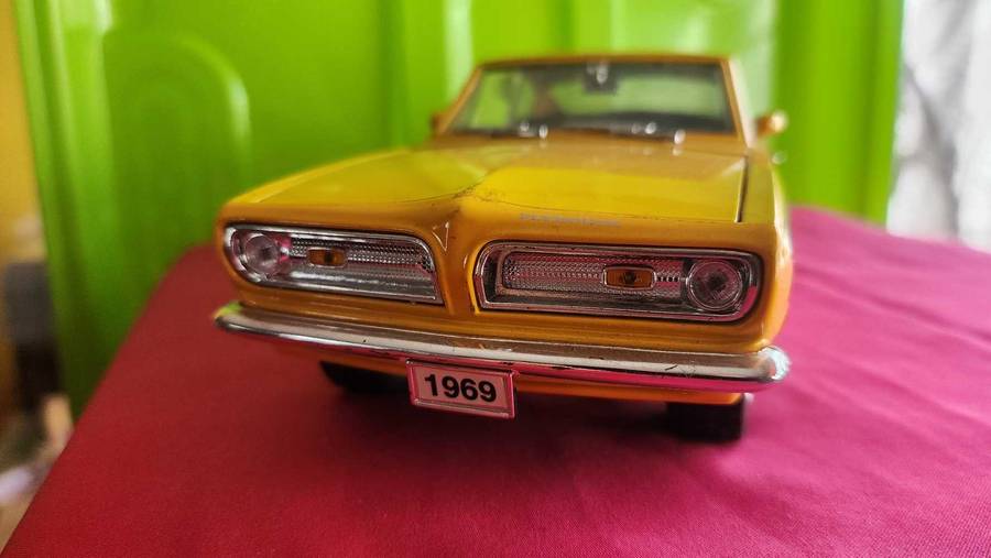 Valiant Baracuda "1:18" Plymouth Road Signature