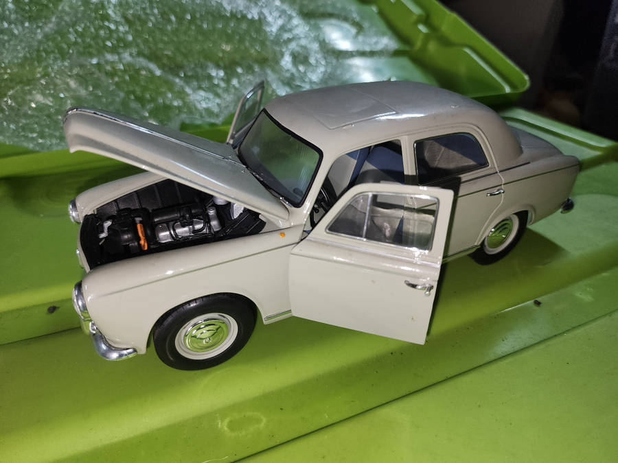 Peugeot 403 Sedan (1:18) Solido