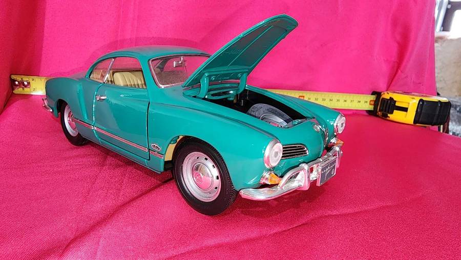 Karmann Ghia ( Road Legends) 1:18