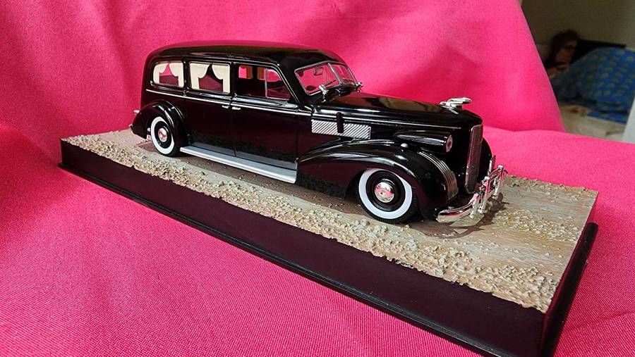 LA Salle Hearse (1:43)  James Bond
