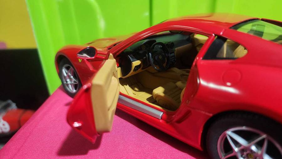 Ferrari 1:18