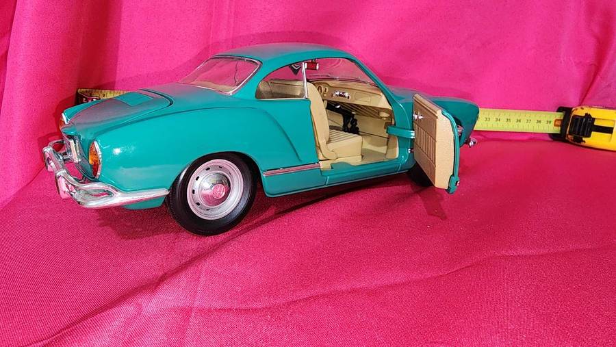 Karmann Ghia ( Road Legends) 1:18