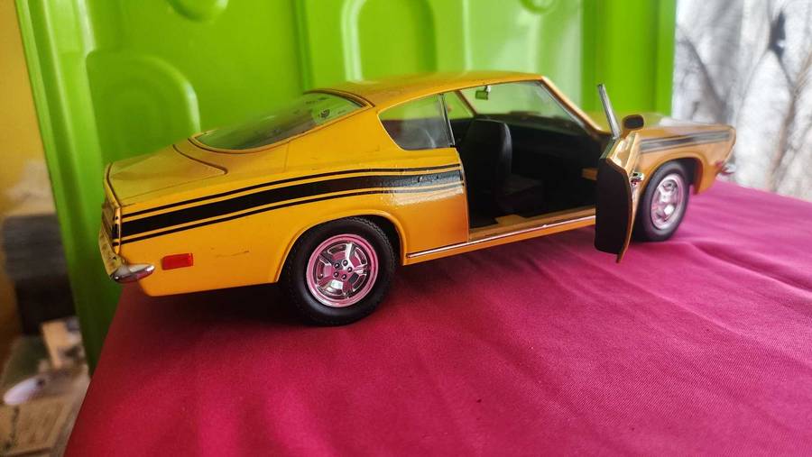 Valiant Baracuda "1:18" Plymouth Road Signature