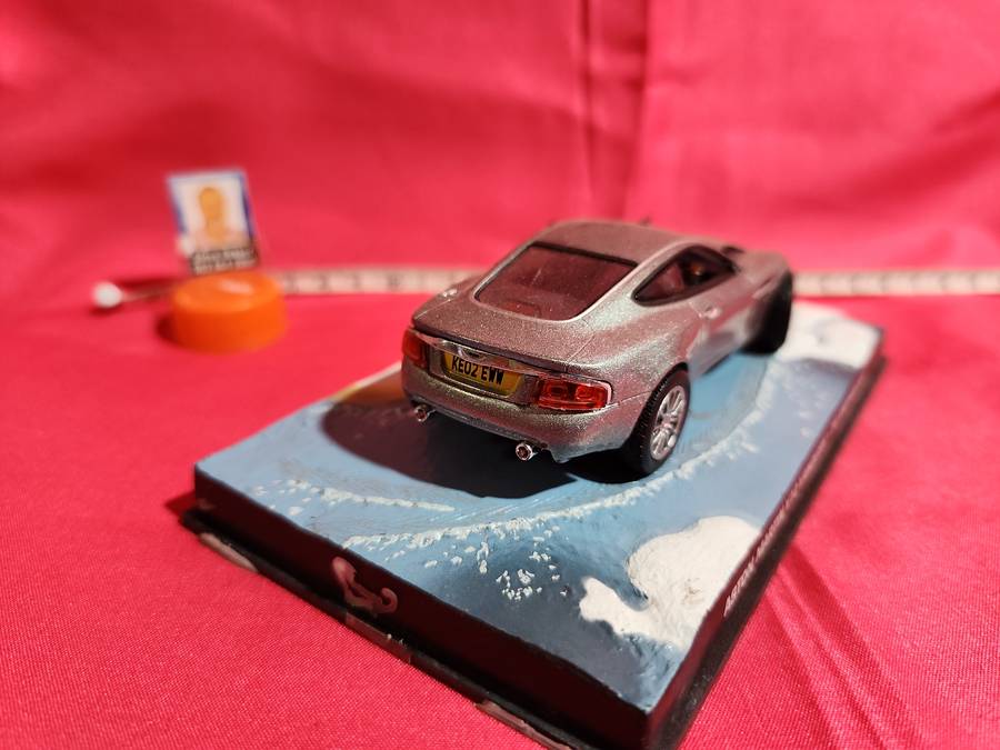 James Bond Aston Martin V12 Vanquish