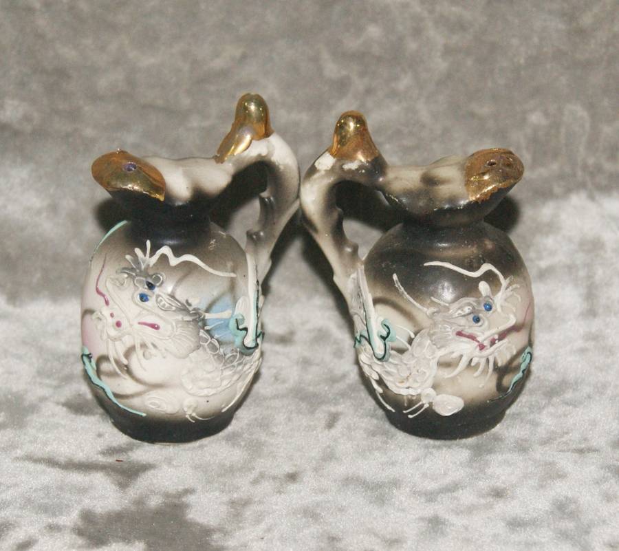 Vintage Satsuma style Japanese dragon salt and pepper set @@ CCRRAAZZYY R1 START