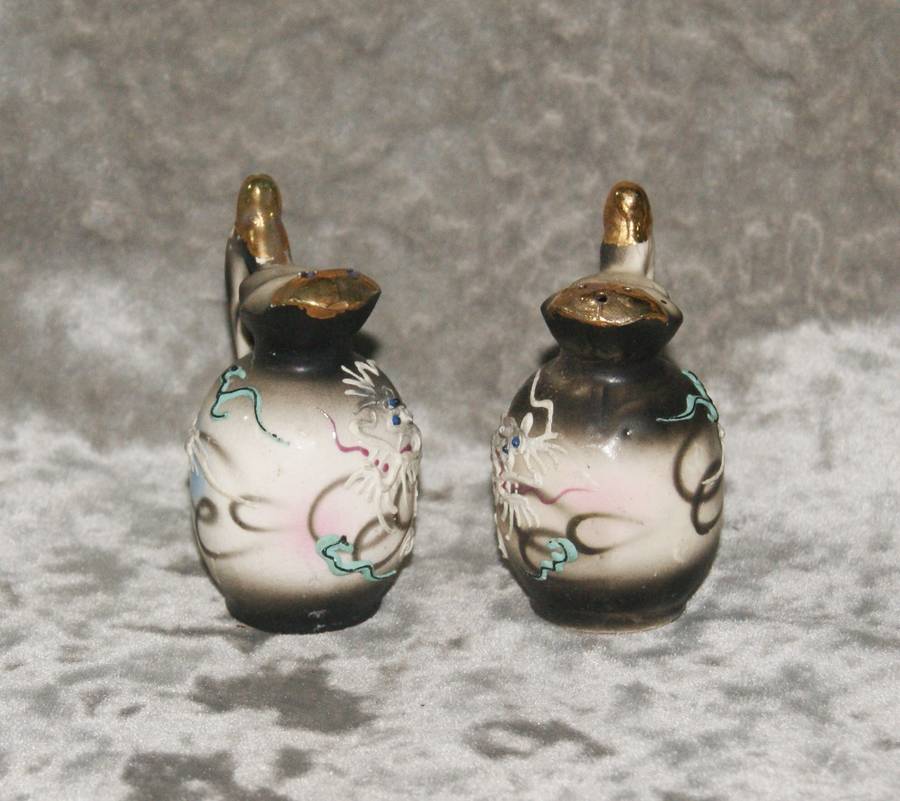 Vintage Satsuma style Japanese dragon salt and pepper set @@ CCRRAAZZYY R1 START