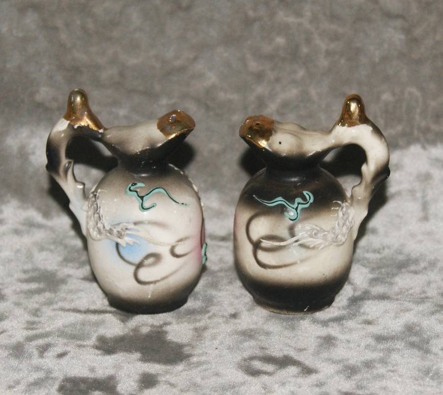 Vintage Satsuma style Japanese dragon salt and pepper set @@ CCRRAAZZYY R1 START