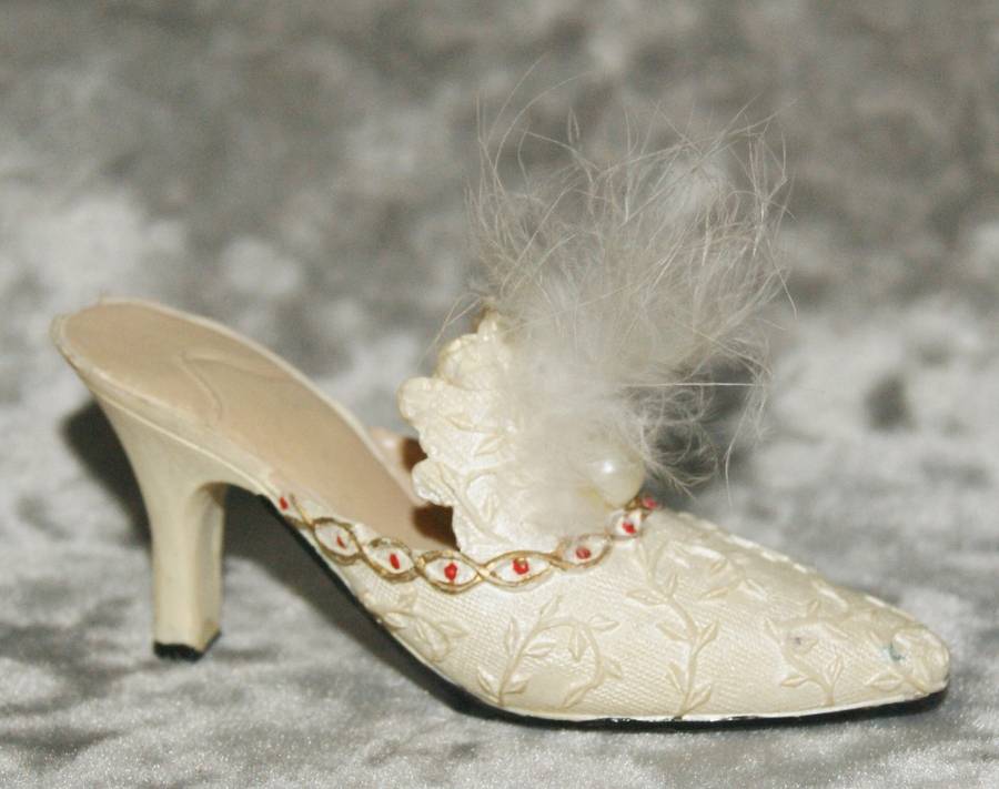 Vintage decorative high heel ornament @@ CCRRAAZZYY R1 START
