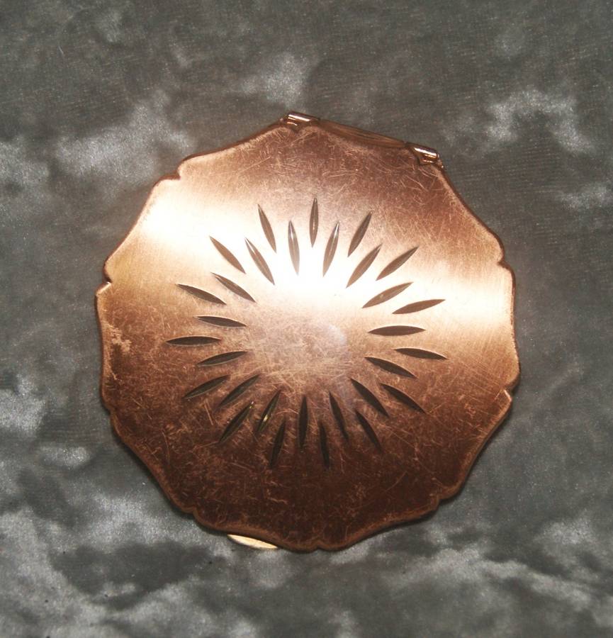 Straton England powder compact