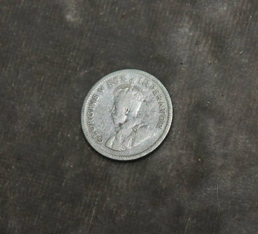 1936 Union of South Africa 6d (six Pence) 80% silver @ crazy R1 start