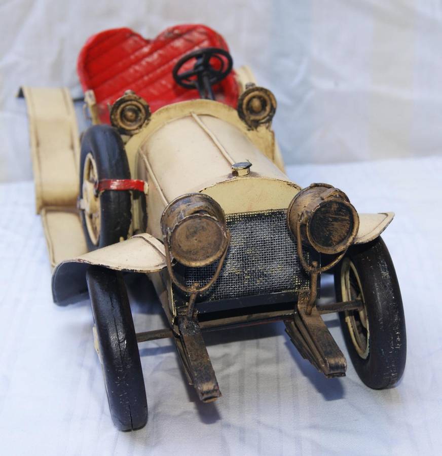 Vintage tin car @ crazy R1 start