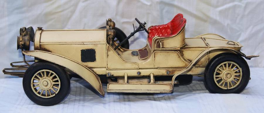 Vintage tin car @ crazy R1 start