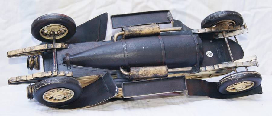 Vintage tin car @ crazy R1 start