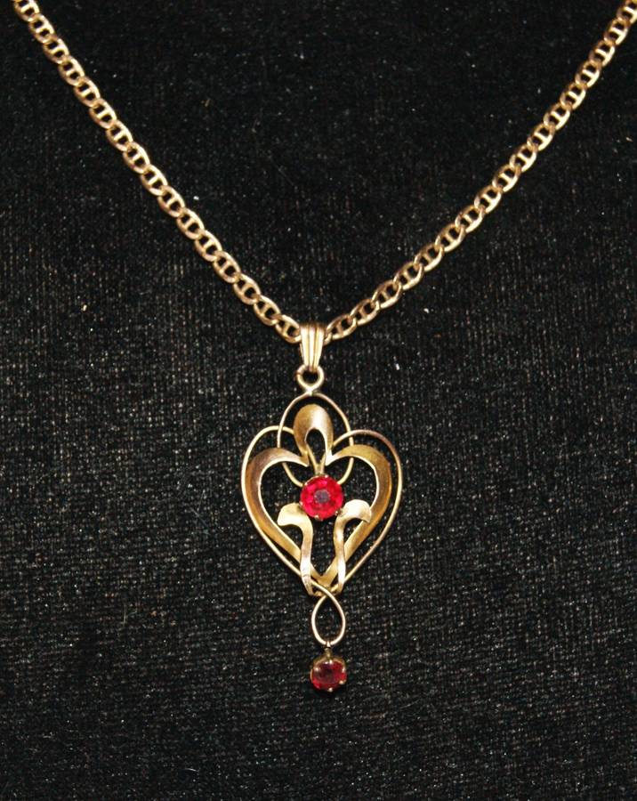 9ct Gold Necklace with Art Nouveau 9ct Gold Pendant with Red Stones (10.4g) @@ CCRRAAZZYY R1 START