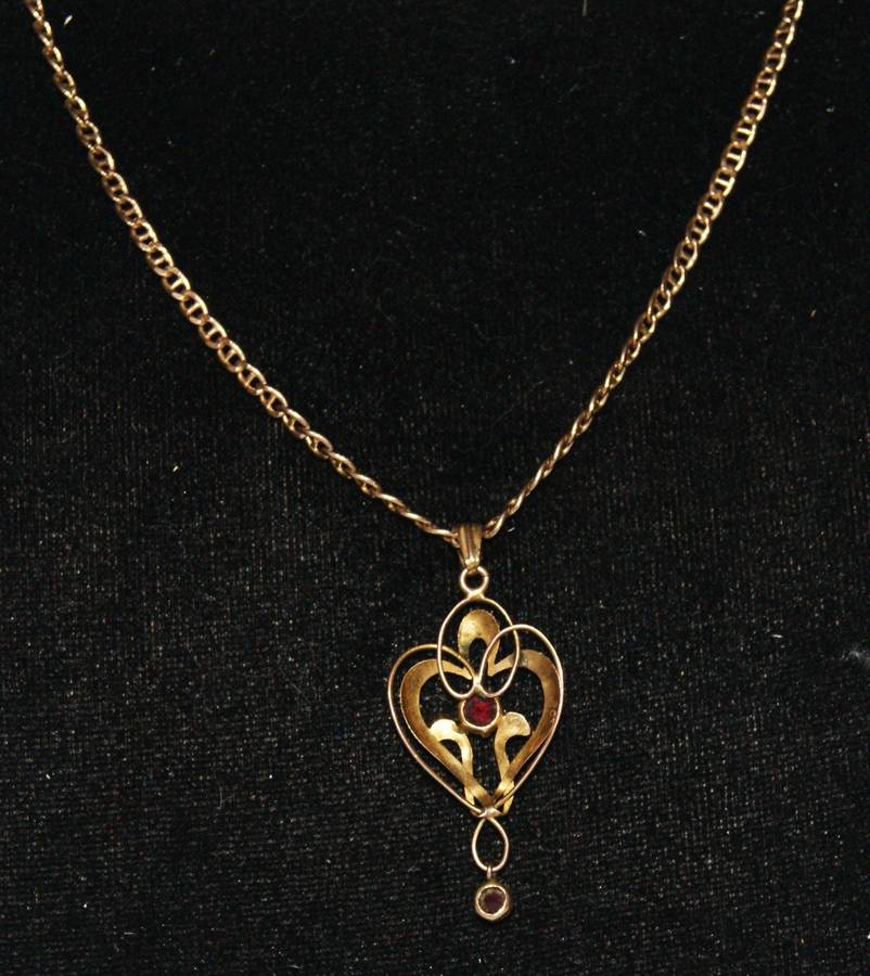 9ct Gold Necklace with Art Nouveau 9ct Gold Pendant with Red Stones (10.4g) @@ CCRRAAZZYY R1 START