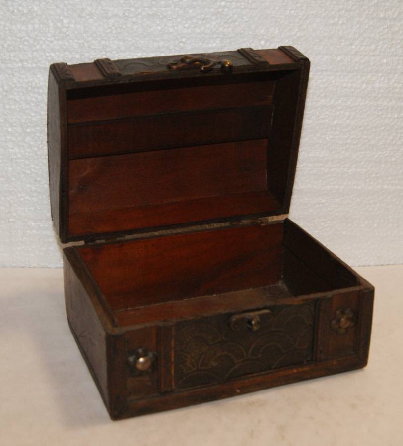 Vintage Wood and Brass Jewellery Box @@ CCRRAAZZYY R1 START