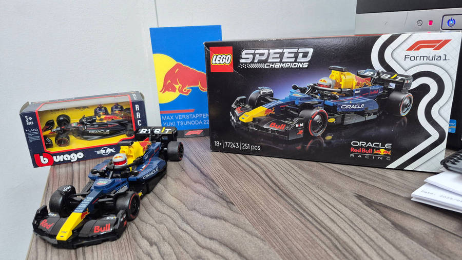Lego RedBull F1 Speed Champions Display Set