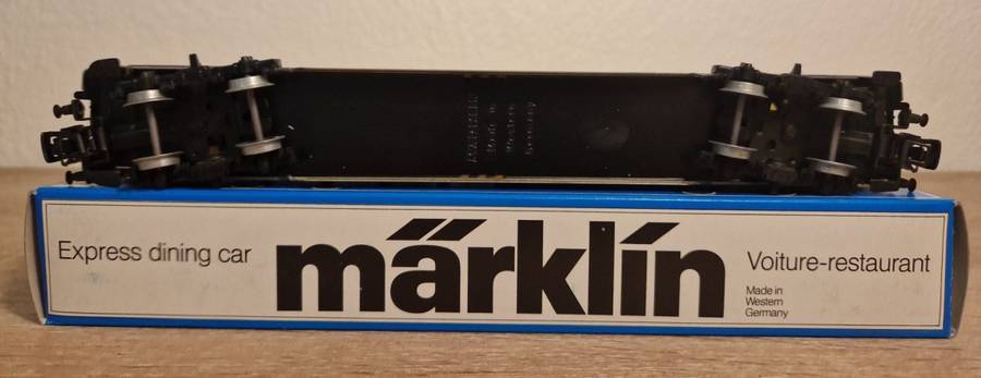 H0 gge 1/87 245mm  DB D-Zug/Express DiningCar w interior, cream+red, mint in orig.box Maerklin 4054