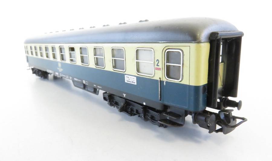 H0gge 1/87 2nd class DB Express Coach 2nd class, cream+blue, mint in orig.box Maerklin 4112