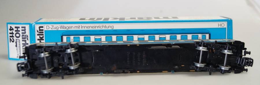 H0gge 1/87 2nd class DB Express Coach 2nd class, cream+blue, mint in orig.box Maerklin 4112