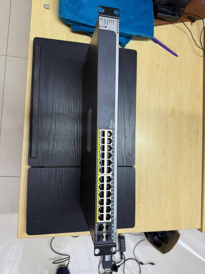 Netgear ProSafe GS728TP  24-Port Gigabit Smart Switch with PoE + 4 SFP