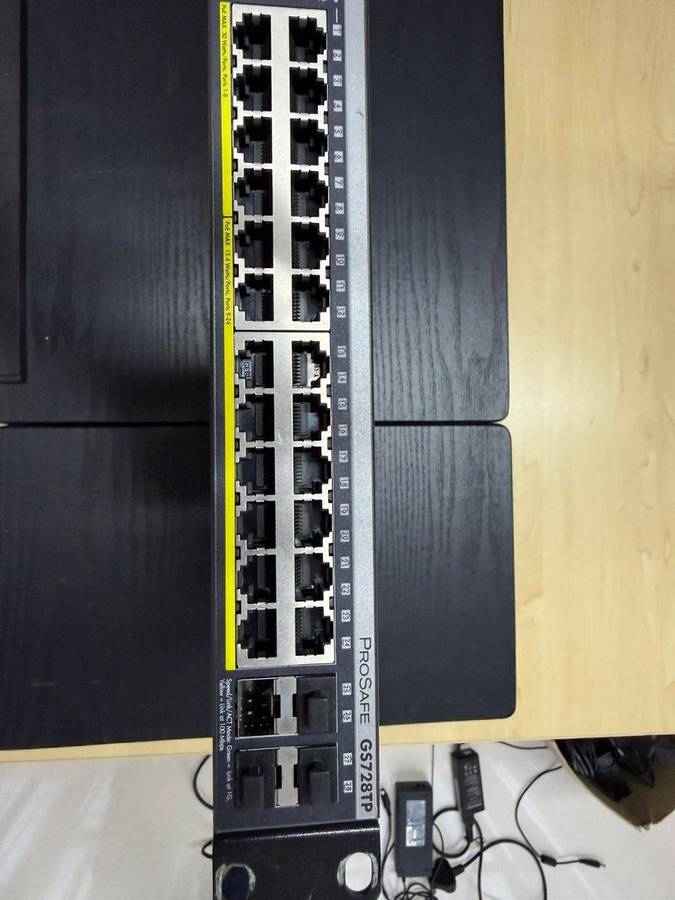 Netgear ProSafe GS728TP  24-Port Gigabit Smart Switch with PoE + 4 SFP