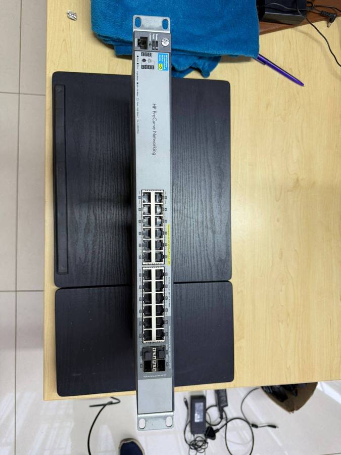 HP ProCurve 2520G-24-PoE (J9299A)  24-Port Gigabit Managed Switch with PoE