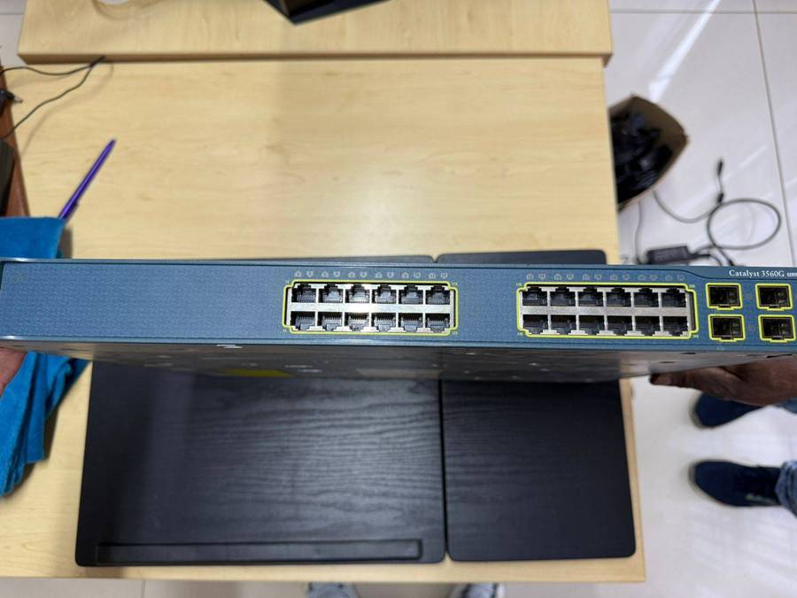  Cisco Catalyst 3560G-24TS  24-Port Gigabit Layer 3 Managed Switch + 4 SFP Uplinks