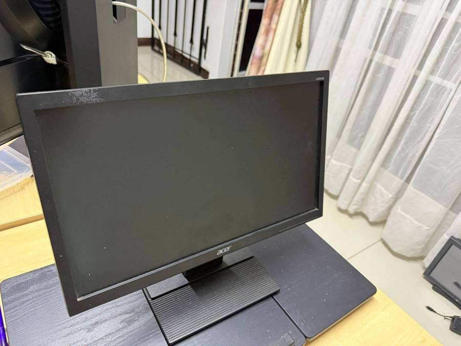 Acer V206HQL 20" LCD Monitor  Old School, Ideal for Server Cabinet / Workshop