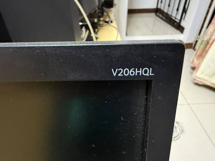 Acer V206HQL 20" LCD Monitor  Old School, Ideal for Server Cabinet / Workshop