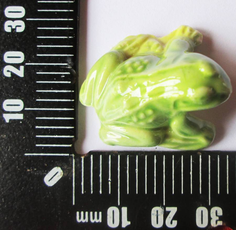 Frog Wade Red Rose Tea Miniature Animals