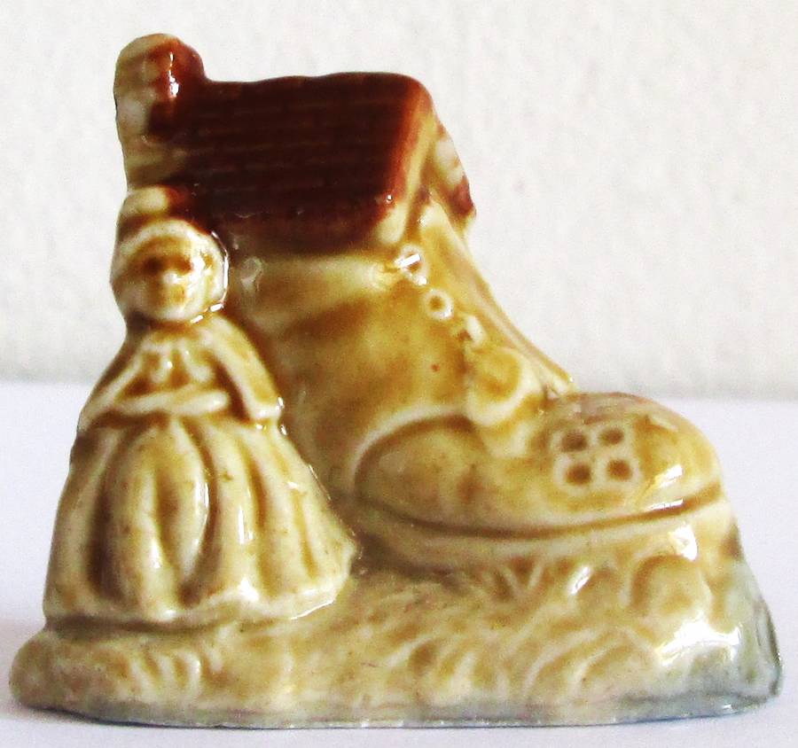 1970 Old Woman who lived in a Shoe Wade Nursery Rhyme Model