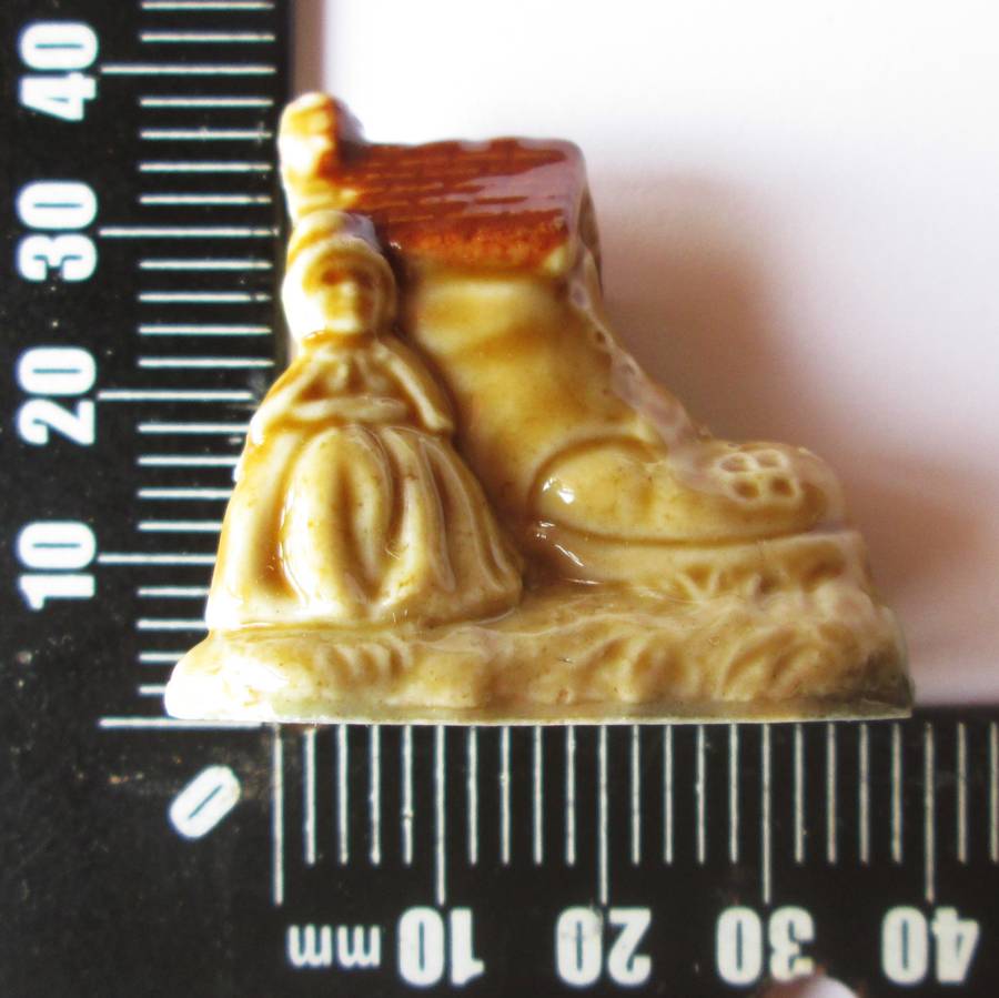 1970 Old Woman who lived in a Shoe Wade Nursery Rhyme Model