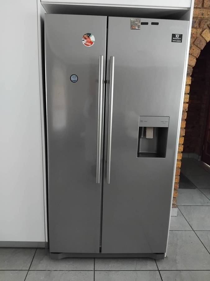 Samsung 520 L SBS with Digital Inverter Technology RS52N3B13S8 Double Door Fridge 520L