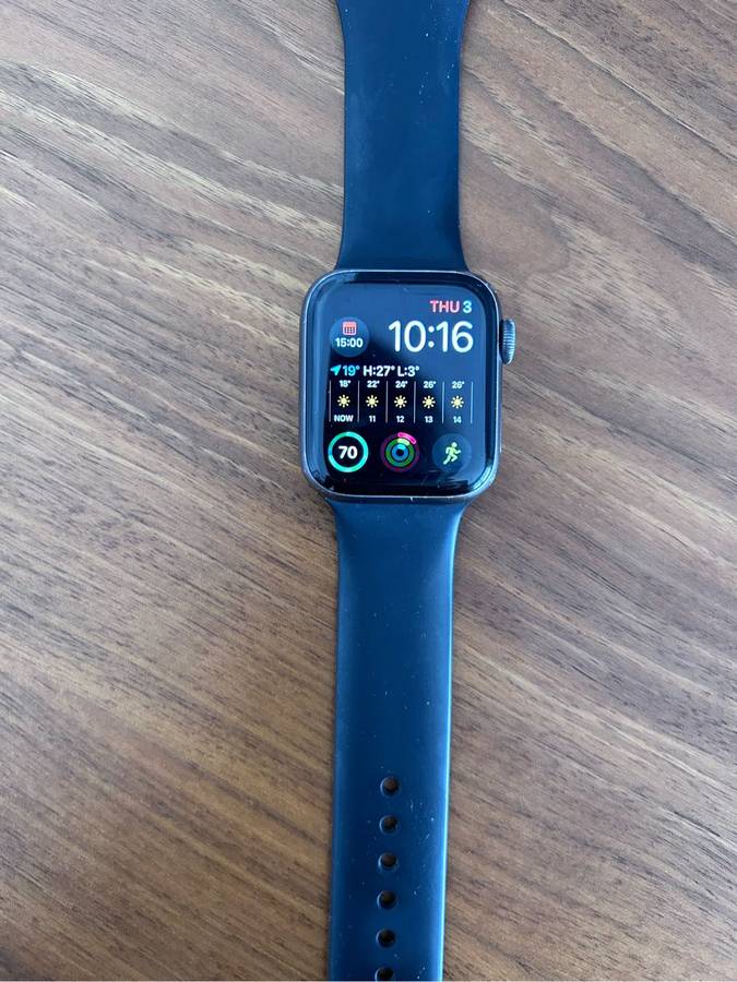 Apple Watch Series 4 - back crack
