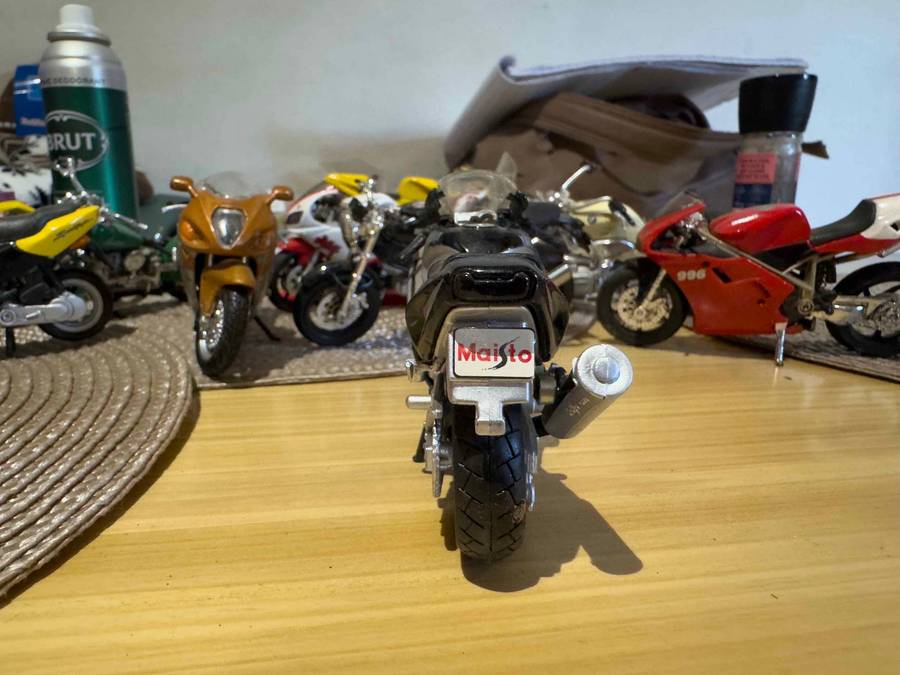Maisto Yamaha 1000 Thunderace 1:18 Special Edition Die Cast Model